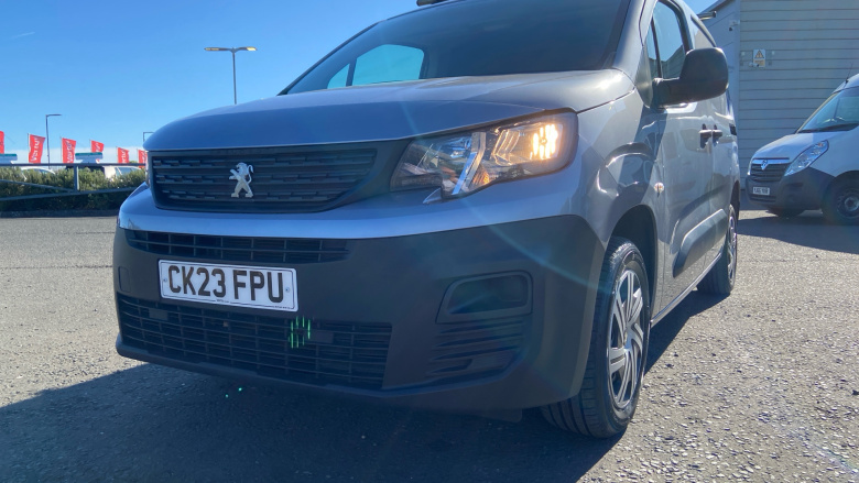 Peugeot Partner Standard Diesel 1000 1.5 BlueHDi 100 Professional Premium + Van